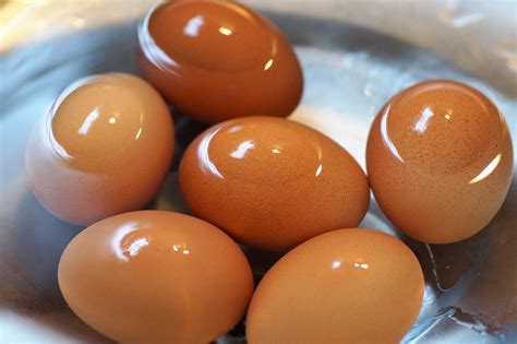 Comment Ecaler Des Oeufs Durs Sans Les Abimer Comment écaler les œufs durs sans les casser ni les abîmer